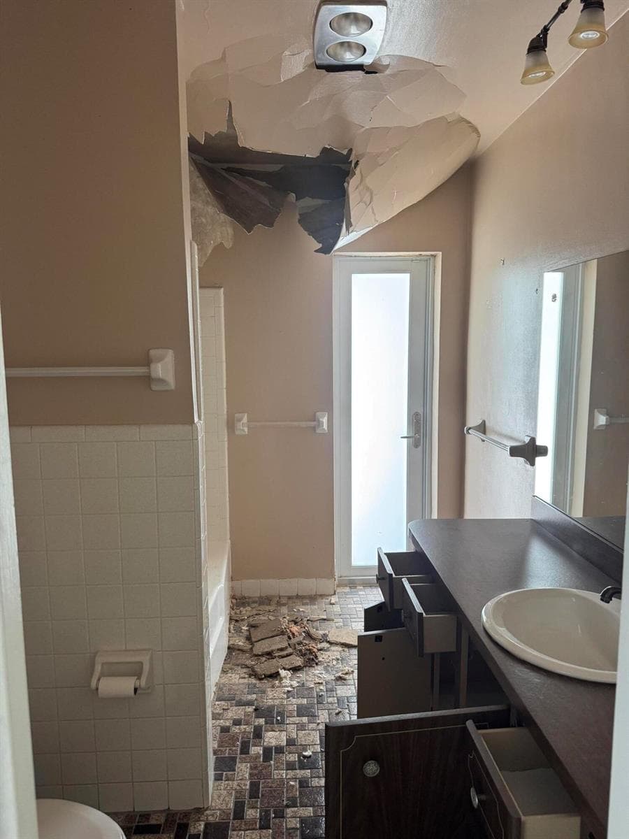 2800 NE 57th Court photo 17