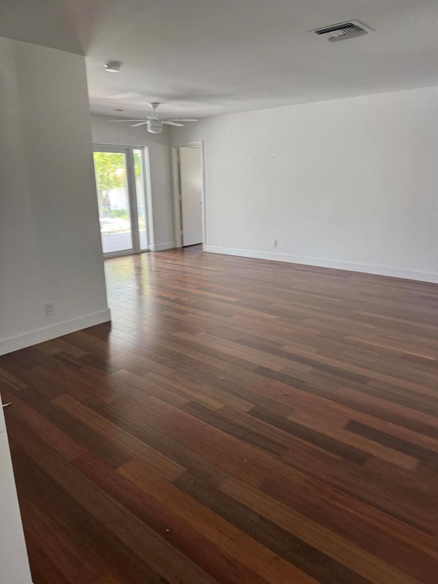 2800 NE 57th Court photo 3