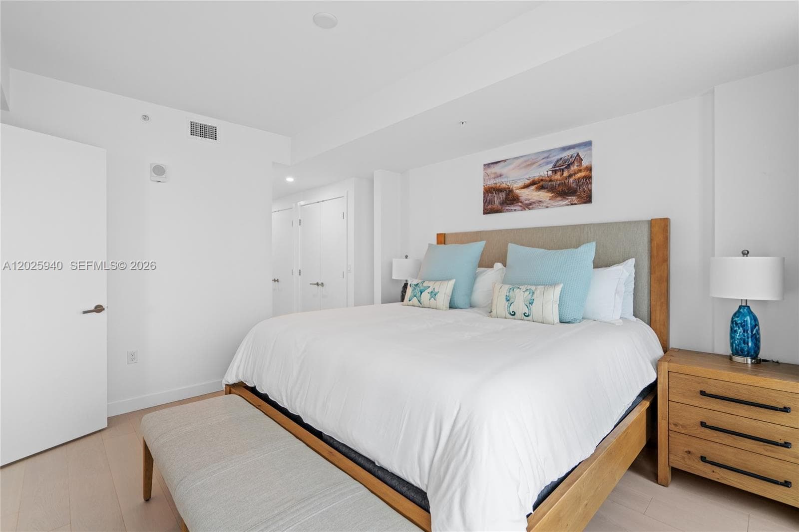 9221 E Bay Harbor Dr 408 photo 2