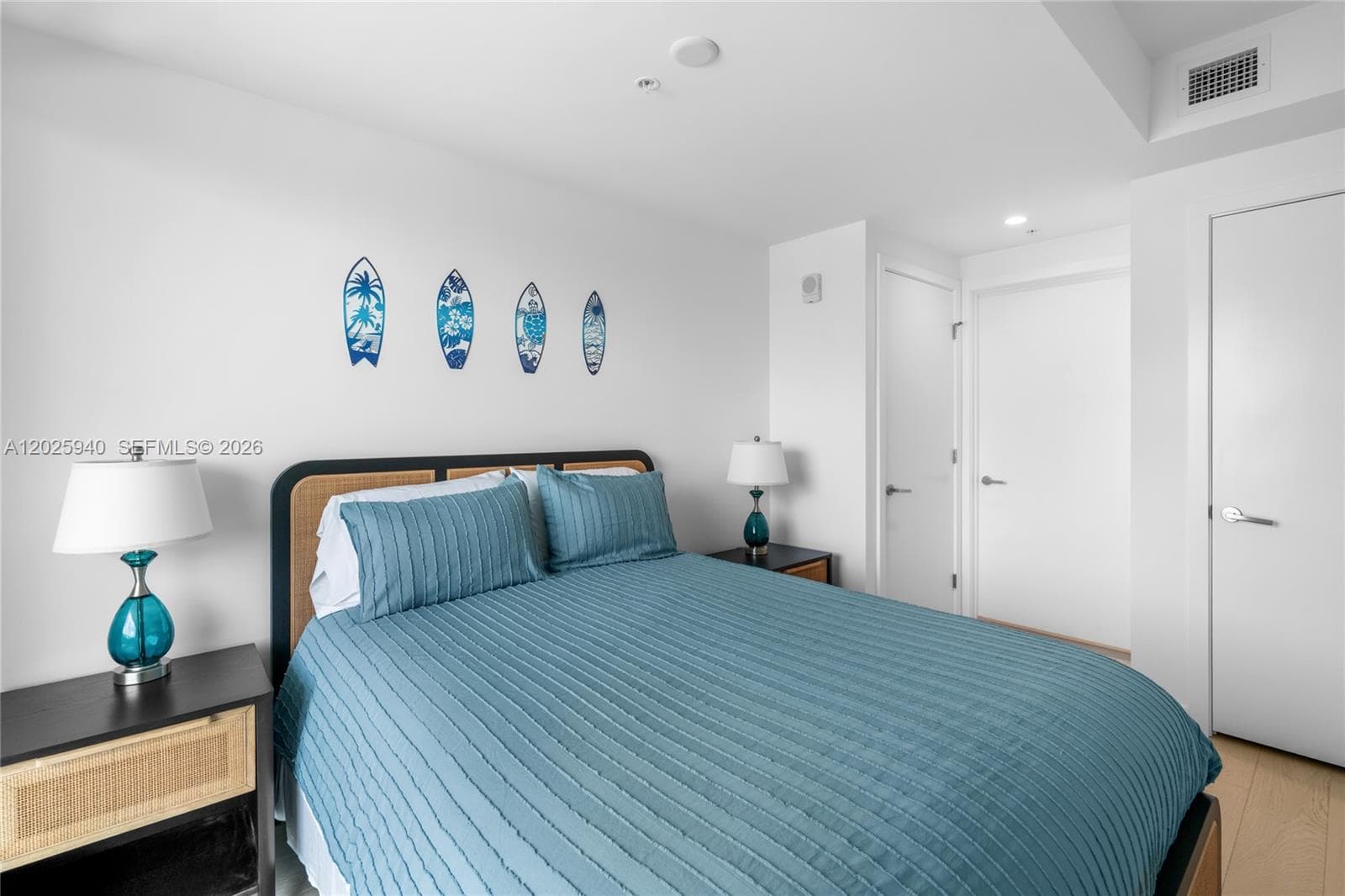 9221 E Bay Harbor Dr 408 photo 17