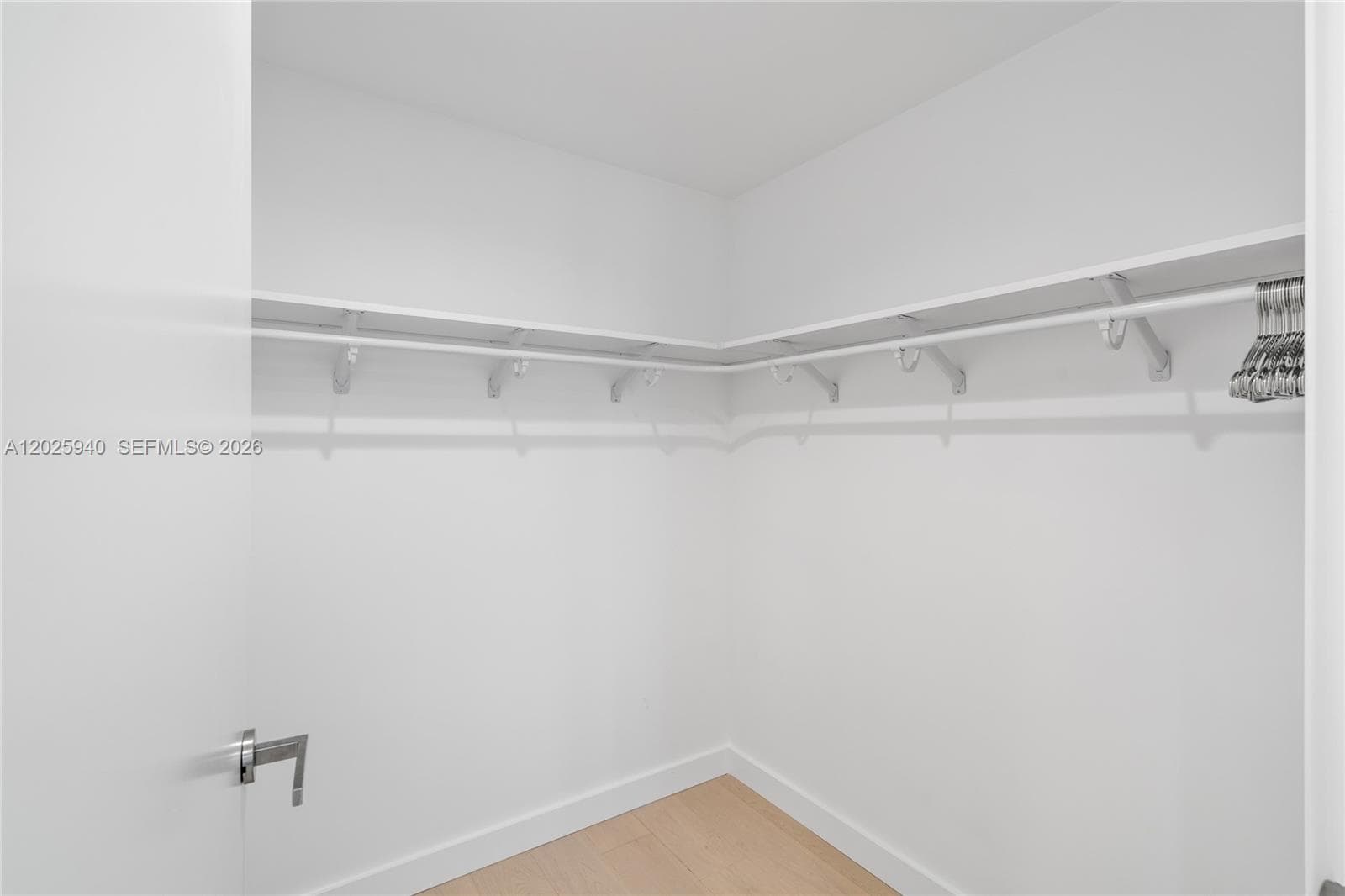 9221 E Bay Harbor Dr 408 photo 7