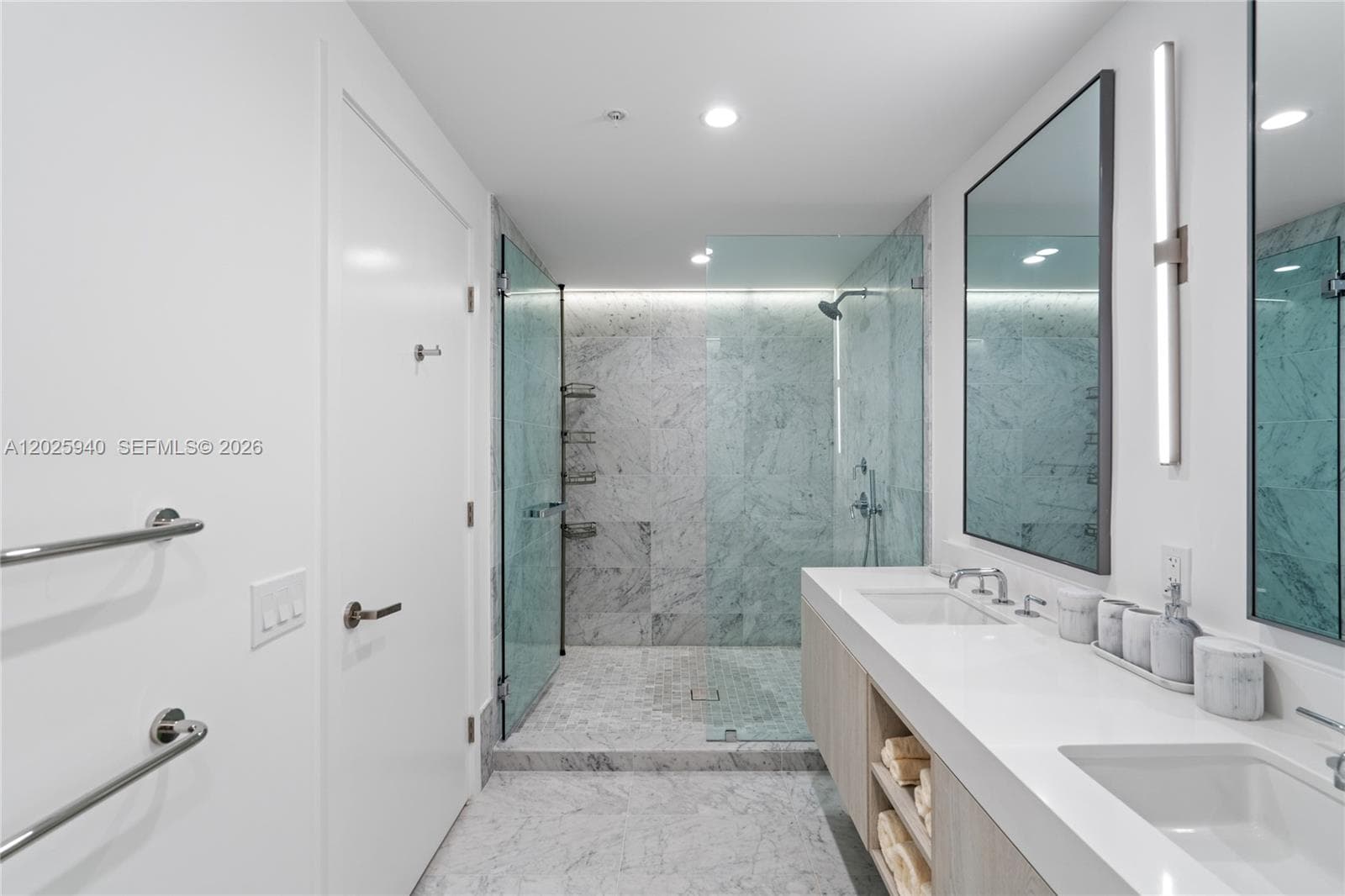 9221 E Bay Harbor Dr 408 photo 3