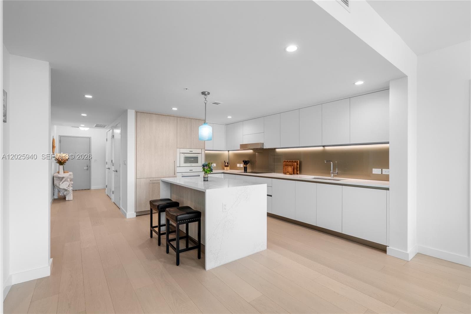 9221 E Bay Harbor Dr 408 photo 14