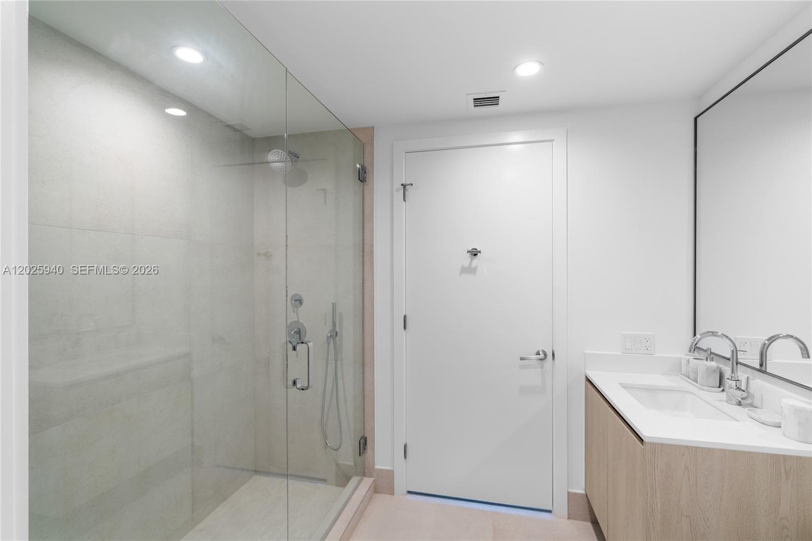 9221 E Bay Harbor Dr 408 photo 18