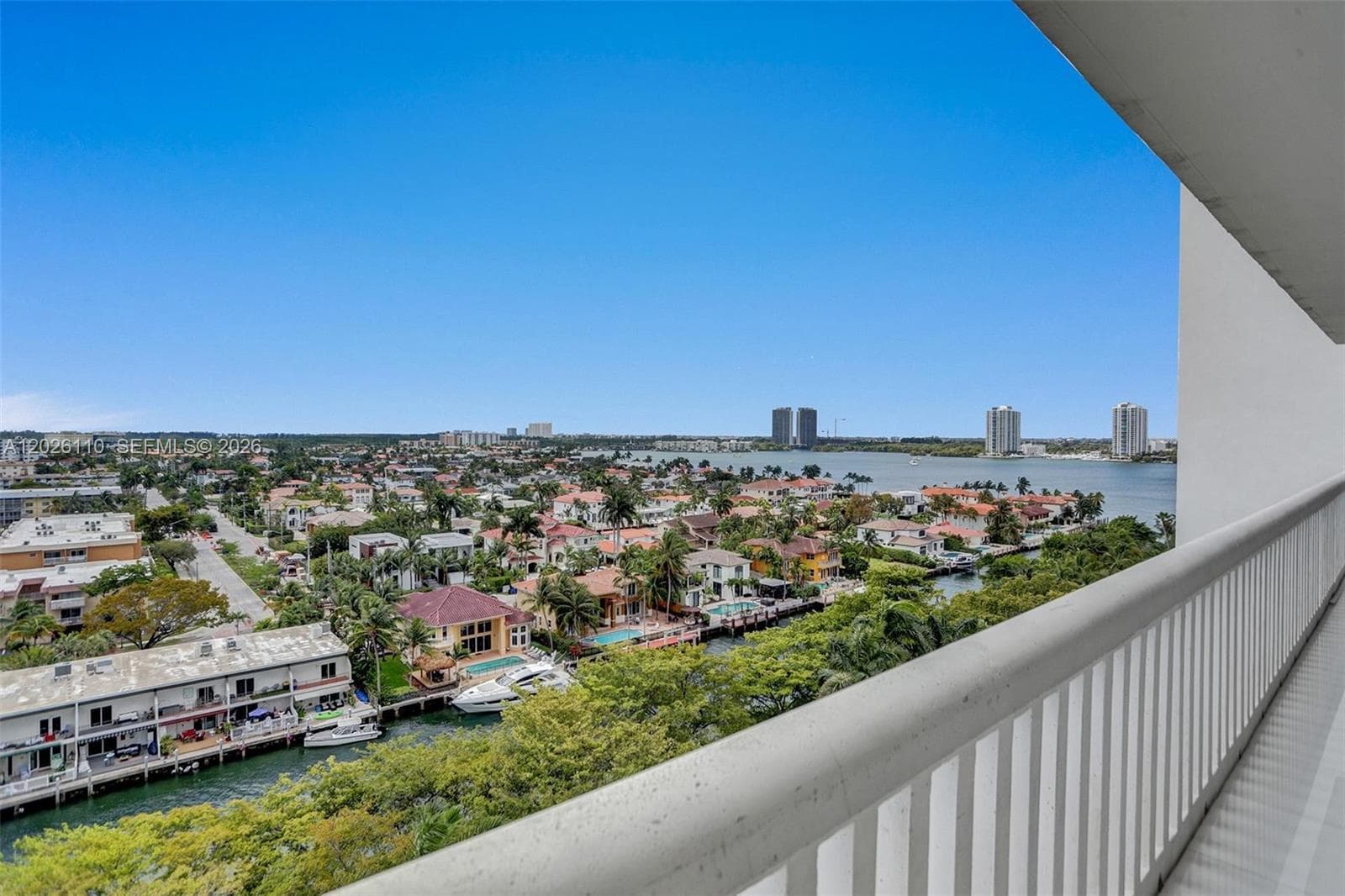 2000 Island Blvd 1108 photo 21