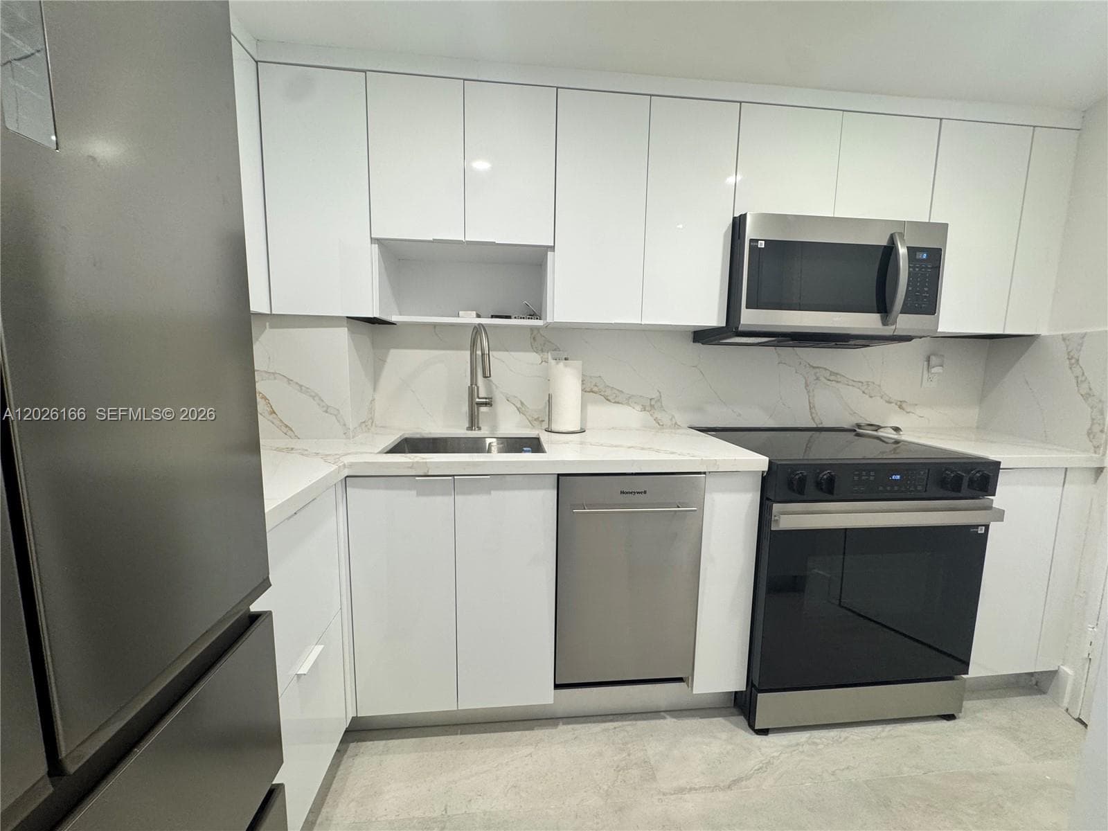 2899 Collins Ave 424 photo 5