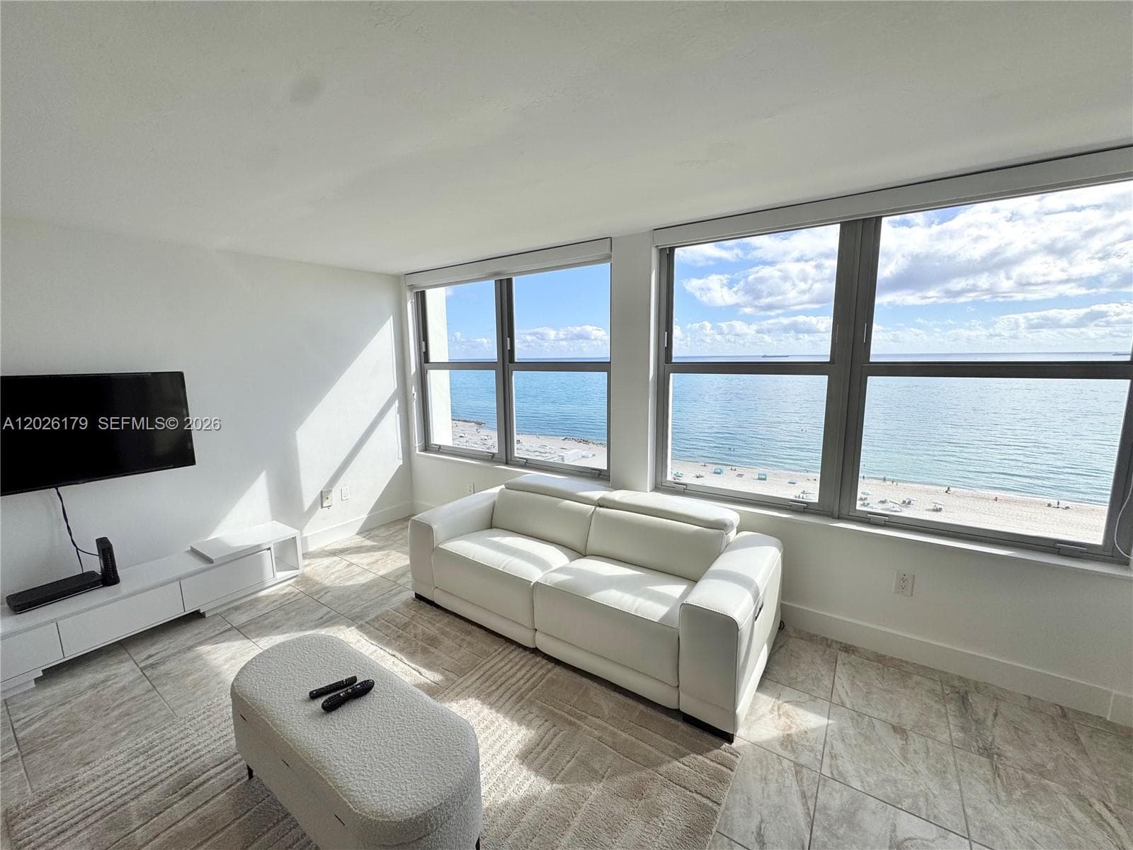 2899 Collins Ave 1433 photo 3