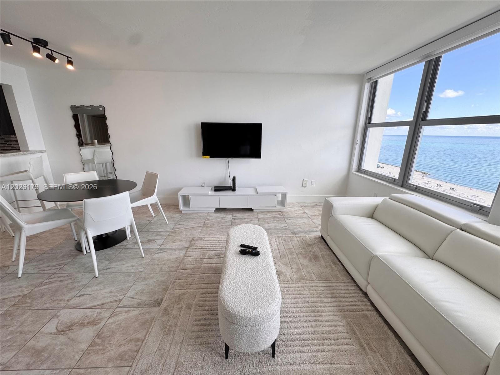 2899 Collins Ave 1433 photo 4