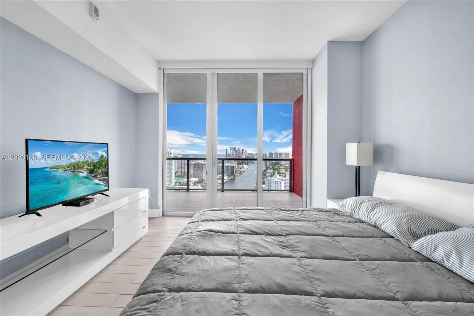 2602 E E HALLADALE T3105 photo 23