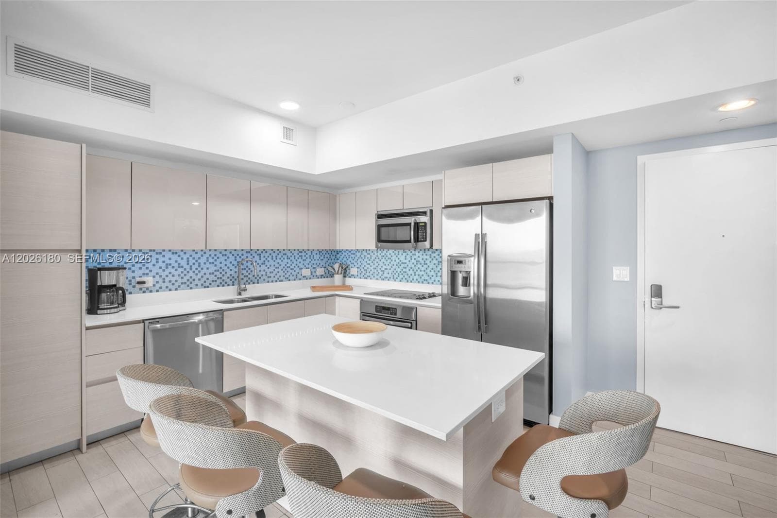 2602 E E HALLADALE T3105 photo 6