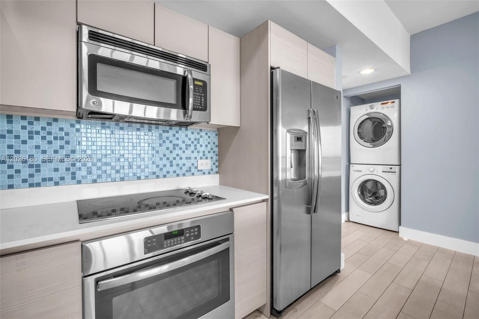 2602 E E HALLADALE T3105 photo 16