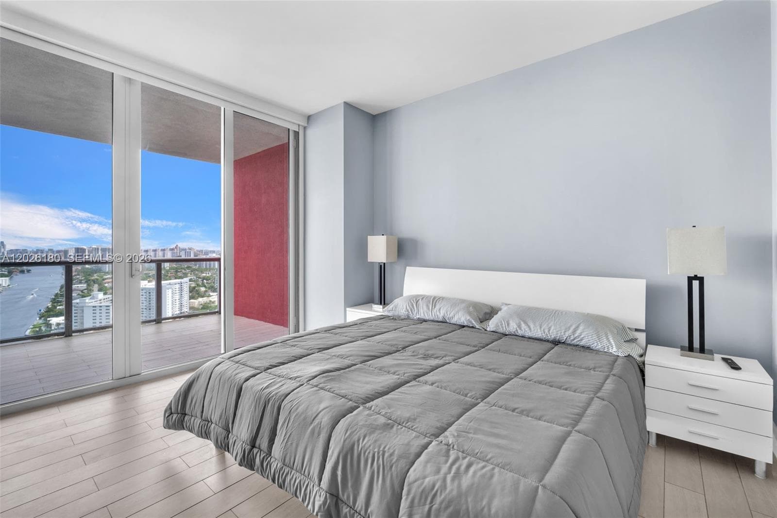 2602 E E HALLADALE T3105 photo 22