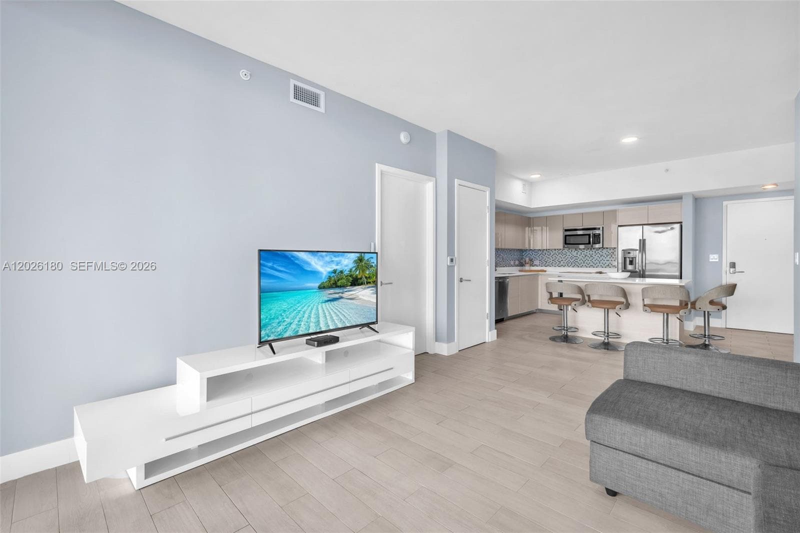2602 E E HALLADALE T3105 photo 7