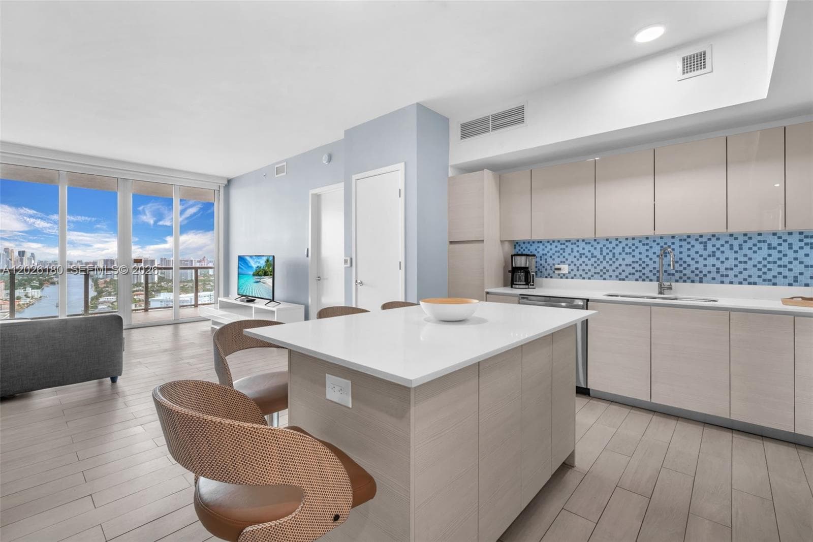 2602 E E HALLADALE T3105 photo 5