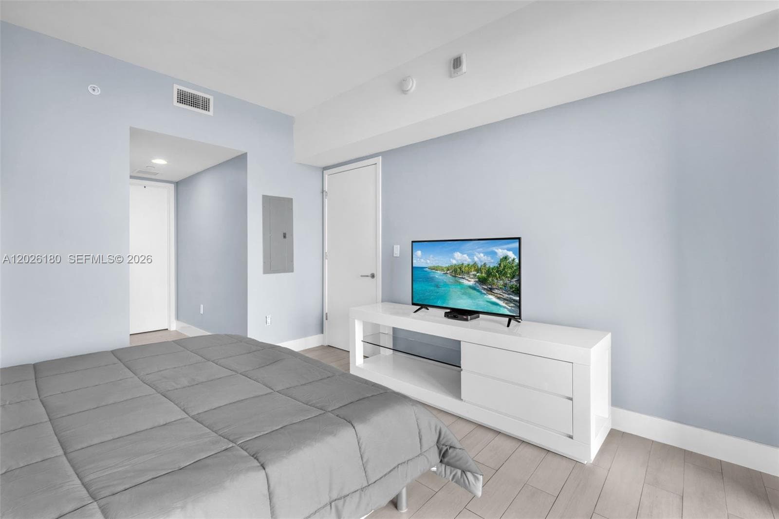 2602 E E HALLADALE T3105 photo 20