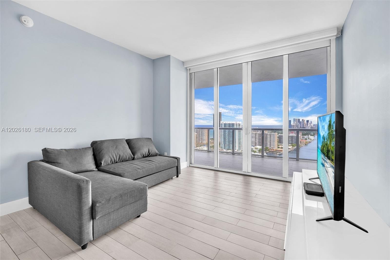 2602 E E HALLADALE T3105 photo 9