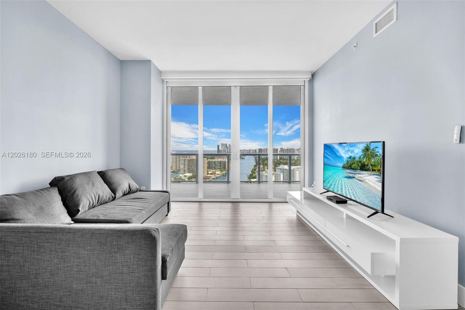 2602 E E HALLADALE T3105 photo 10