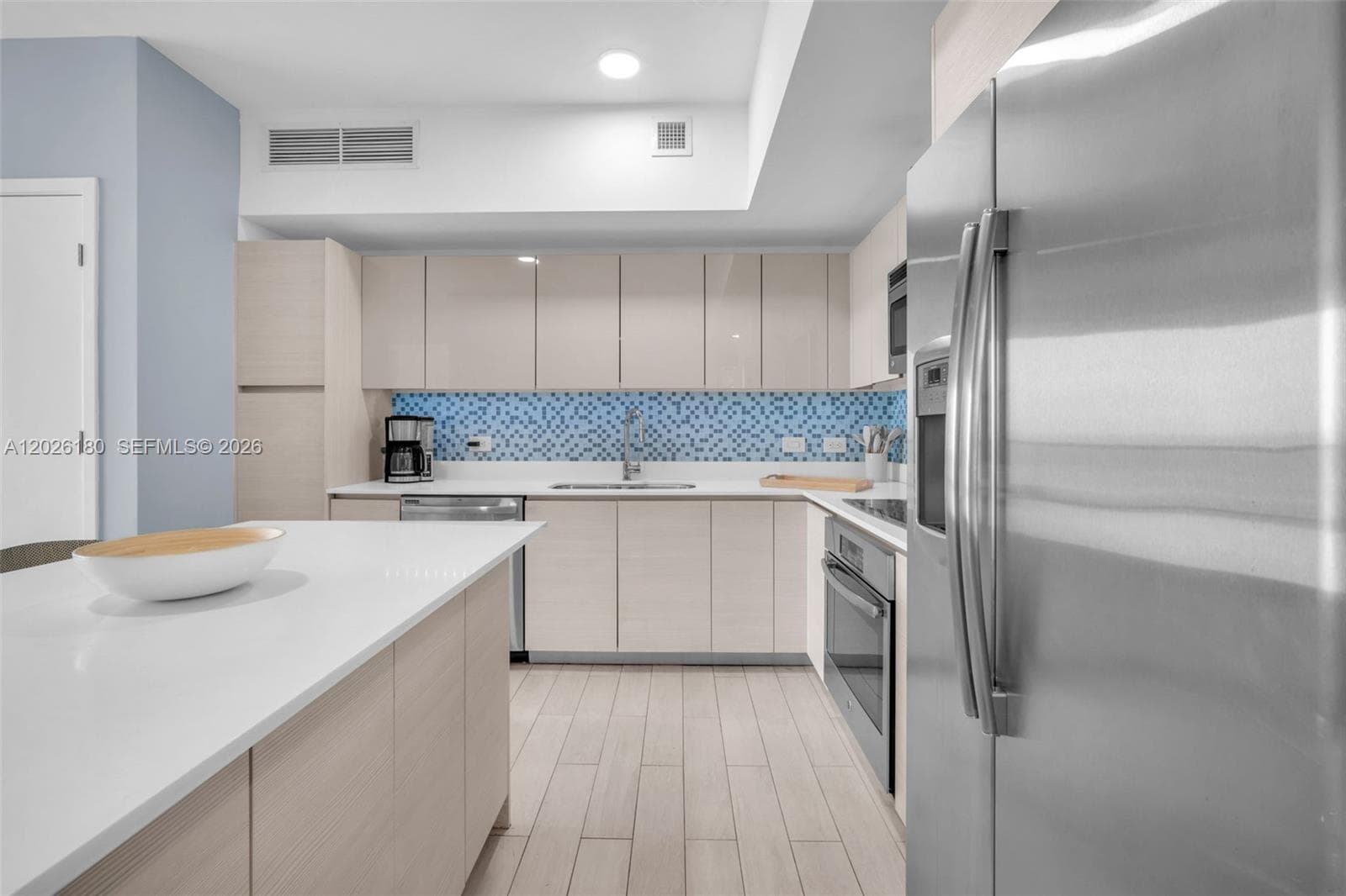 2602 E E HALLADALE T3105 photo 14