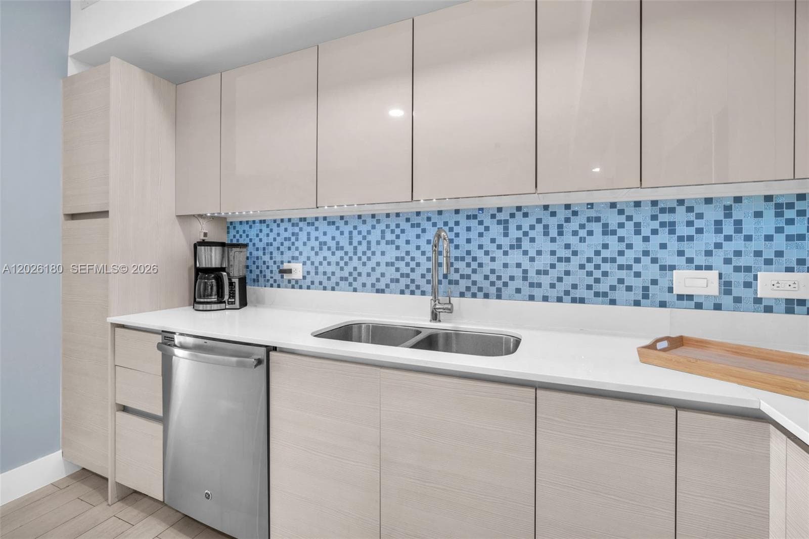 2602 E E HALLADALE T3105 photo 18