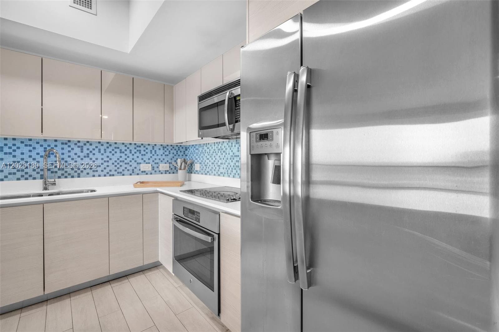 2602 E E HALLADALE T3105 photo 15