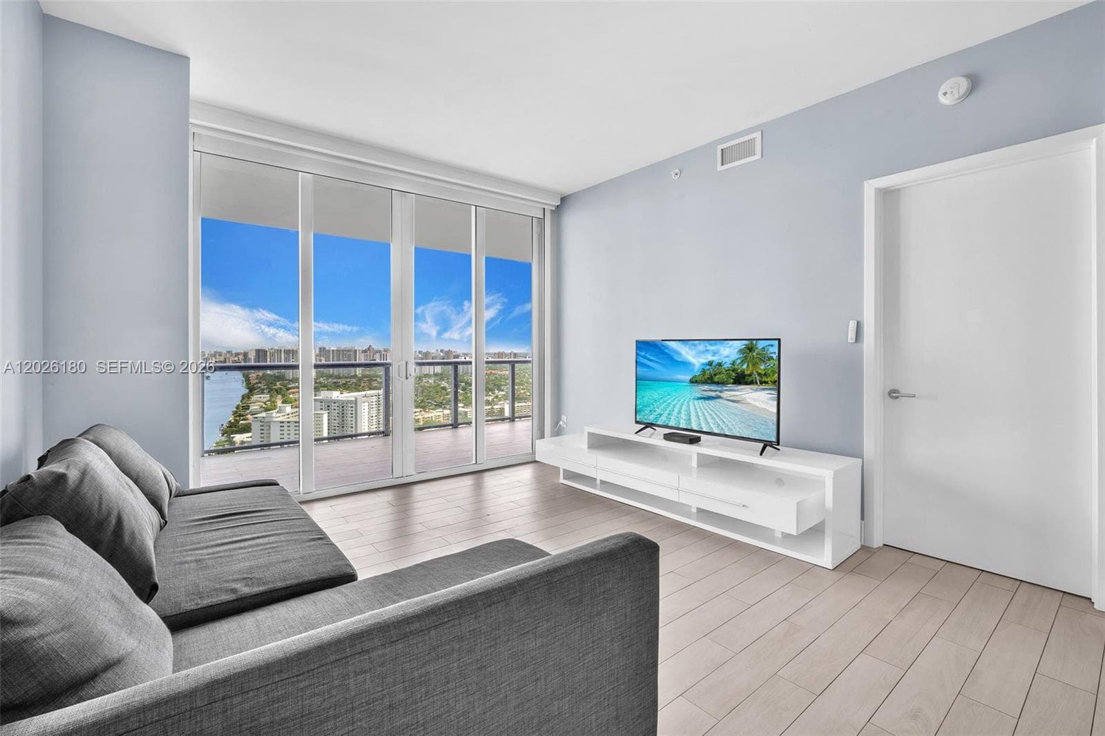 2602 E E HALLADALE T3105 photo 11