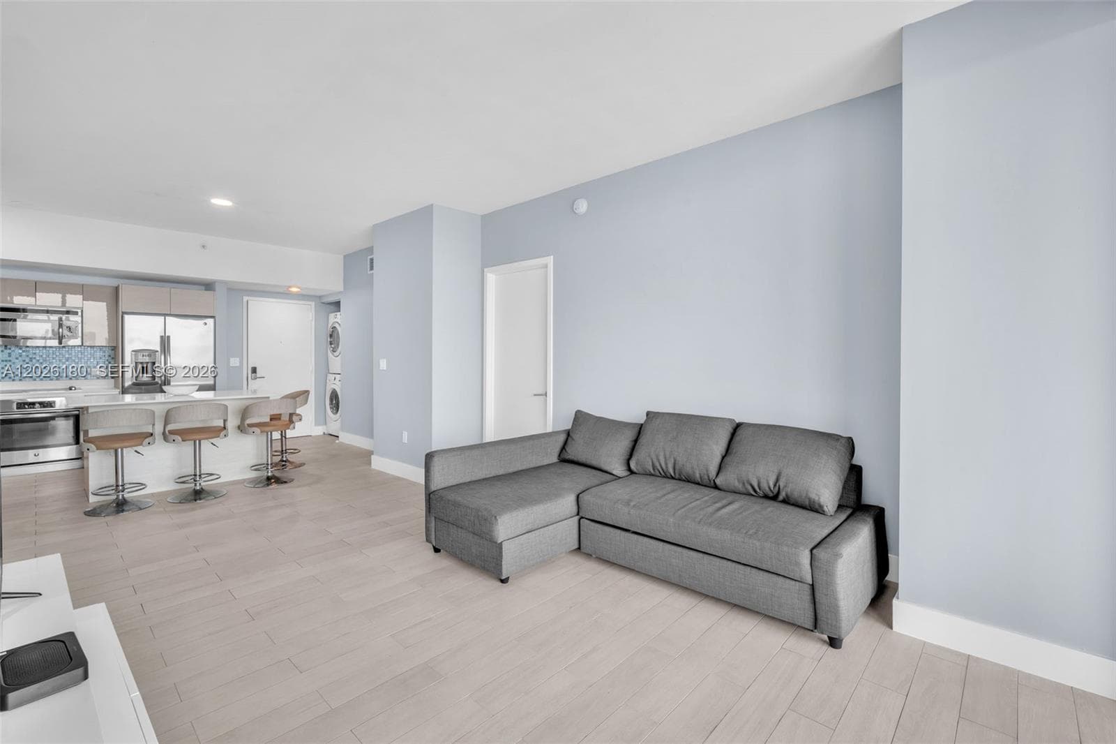 2602 E E HALLADALE T3105 photo 8