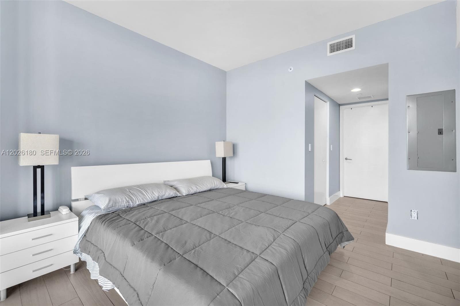 2602 E E HALLADALE T3105 photo 21