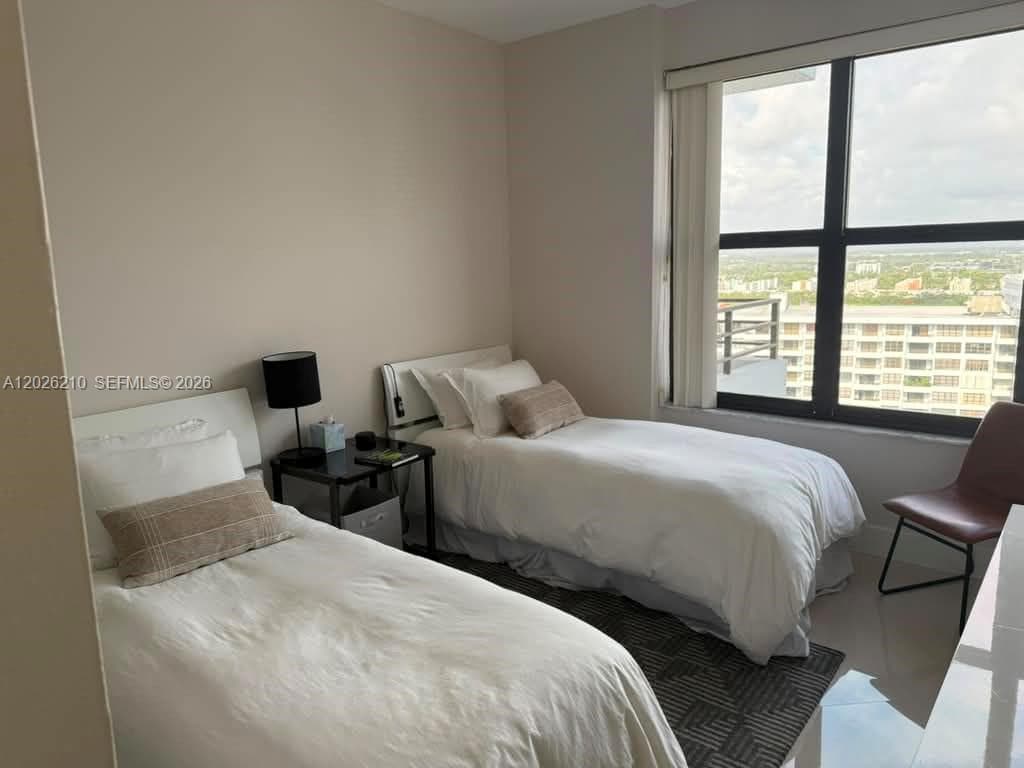 2500 Parkview Dr 2518 photo 4