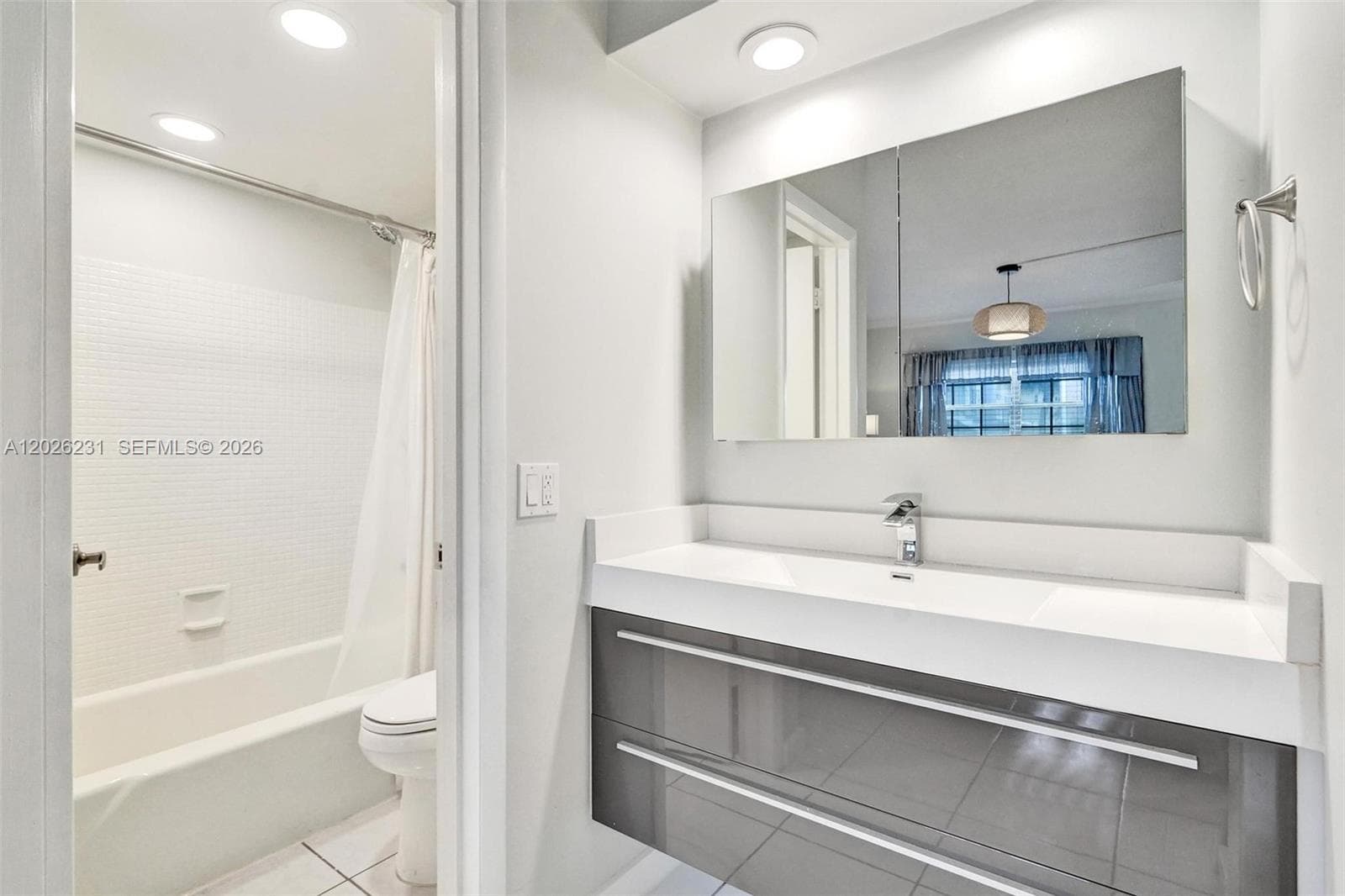 450 Paradise Isle Blvd 204 photo 3