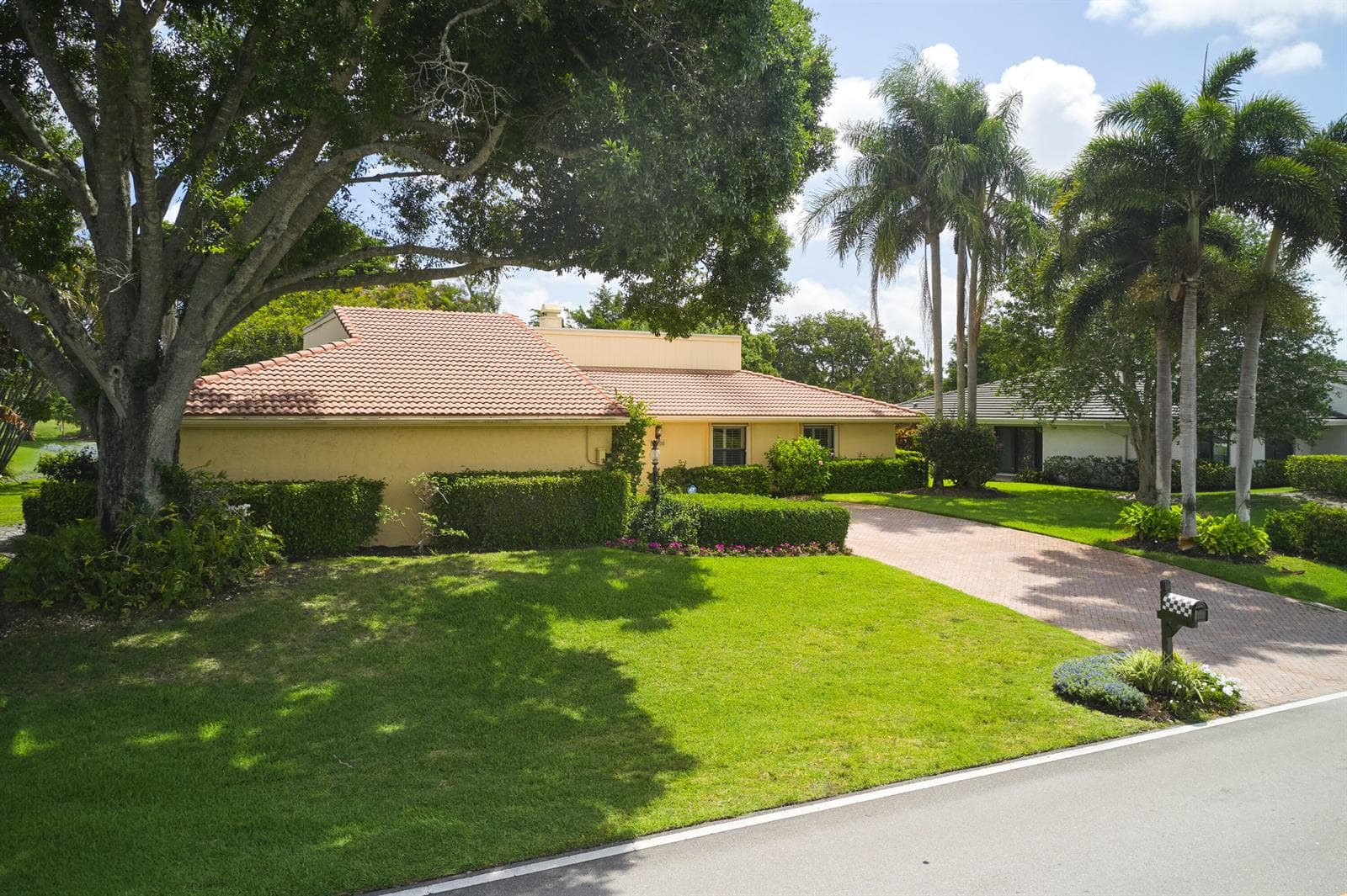 13588 Cross Pointe Drive photo 3