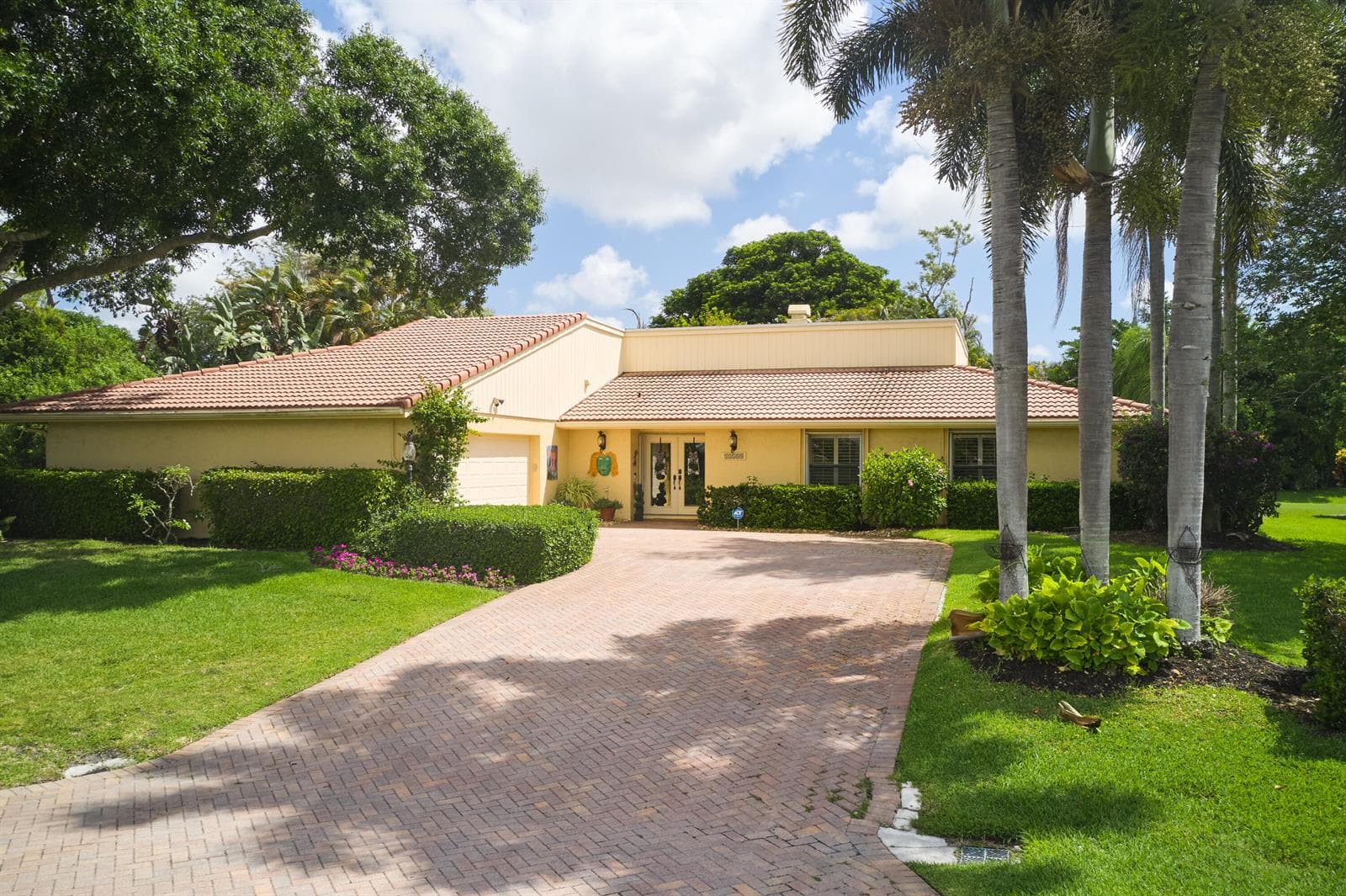 13588 Cross Pointe Drive photo 4