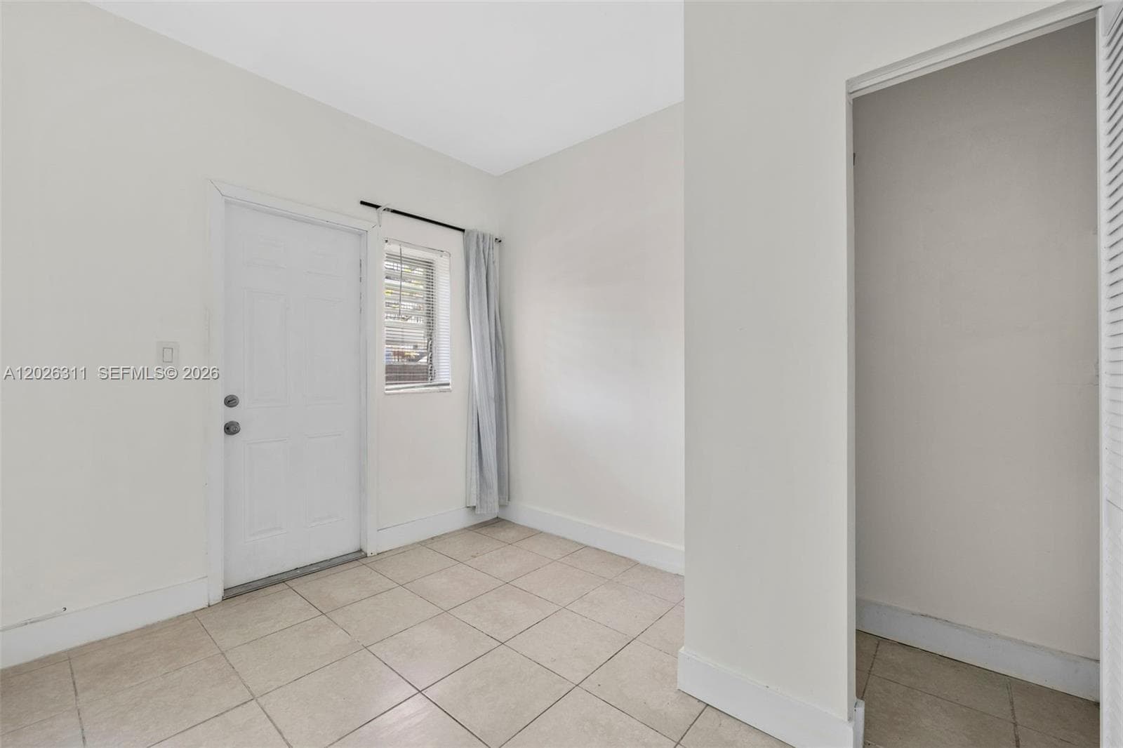 8135 Crespi Blvd 4 photo 13