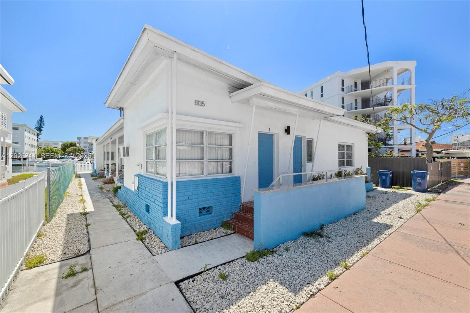 8135 Crespi Blvd 4 photo 3