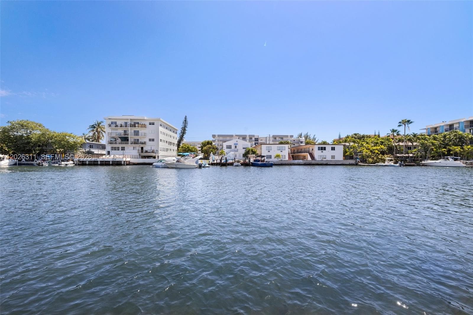 8135 Crespi Blvd 4 photo 10