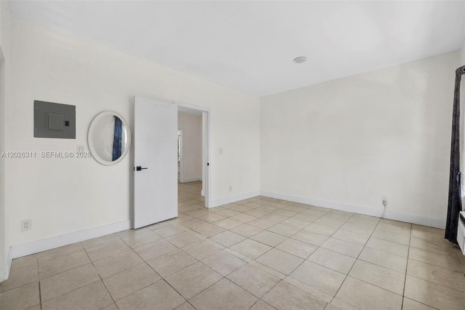 8135 Crespi Blvd 4 photo 14