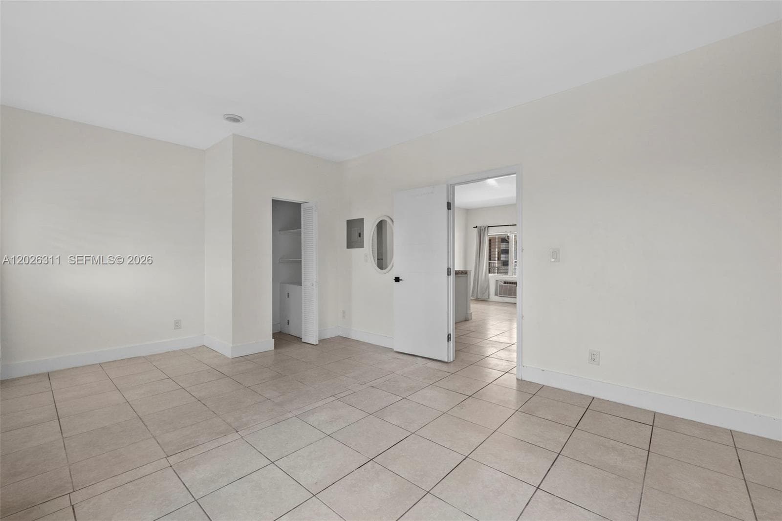 8135 Crespi Blvd 4 photo 15
