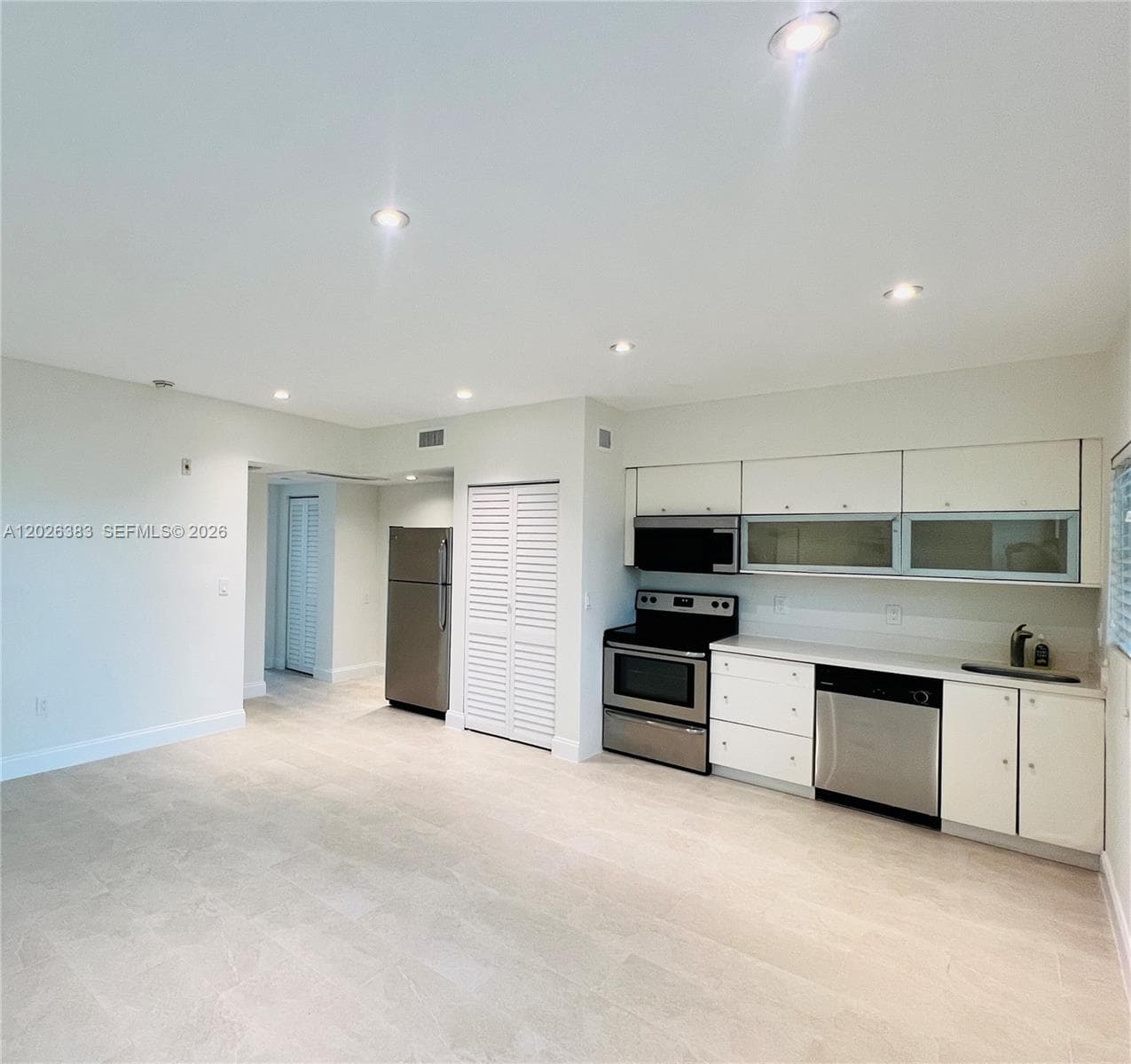 6905 Bay Dr 13 photo 7