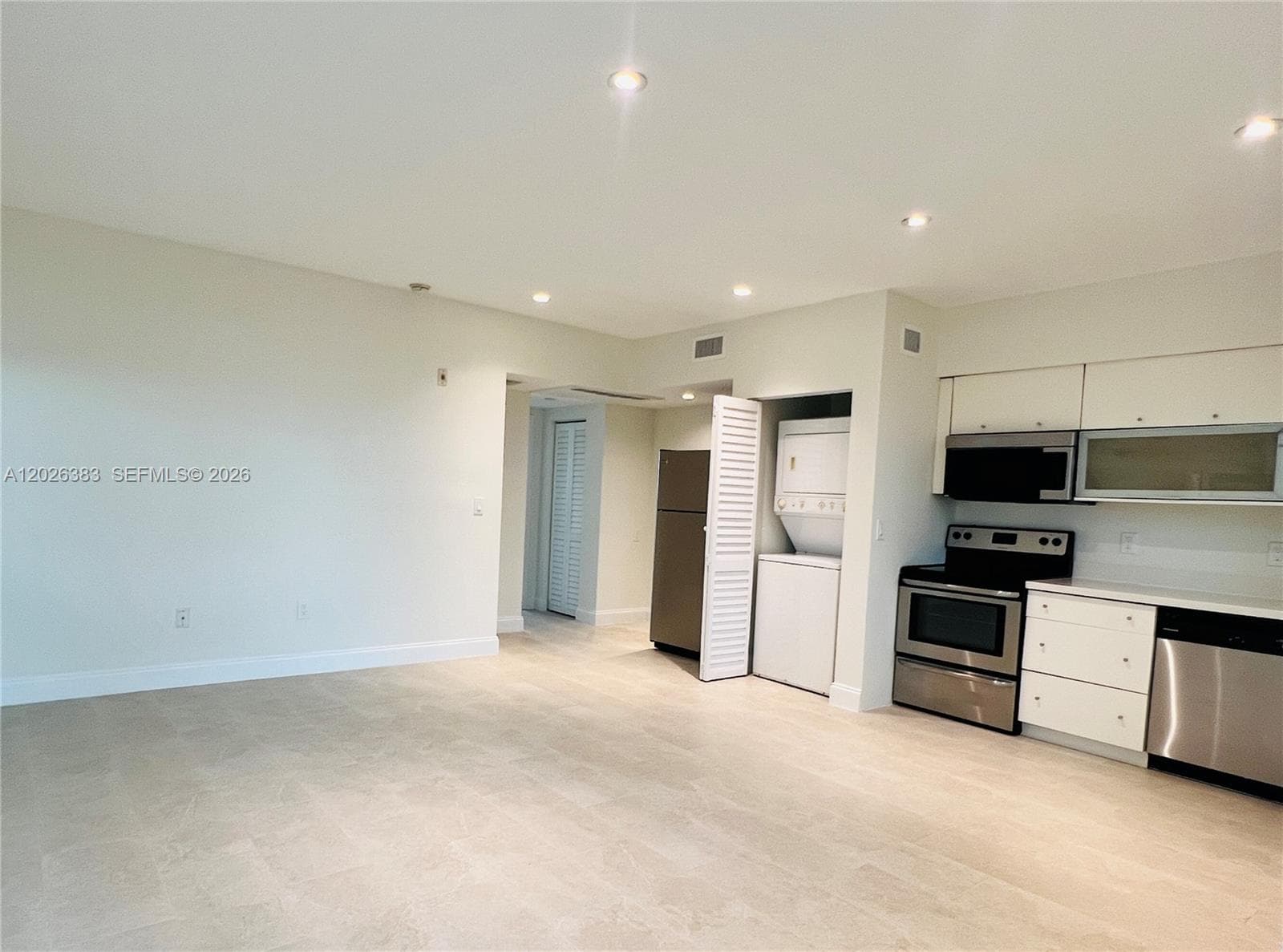 6905 Bay Dr 13 photo 5