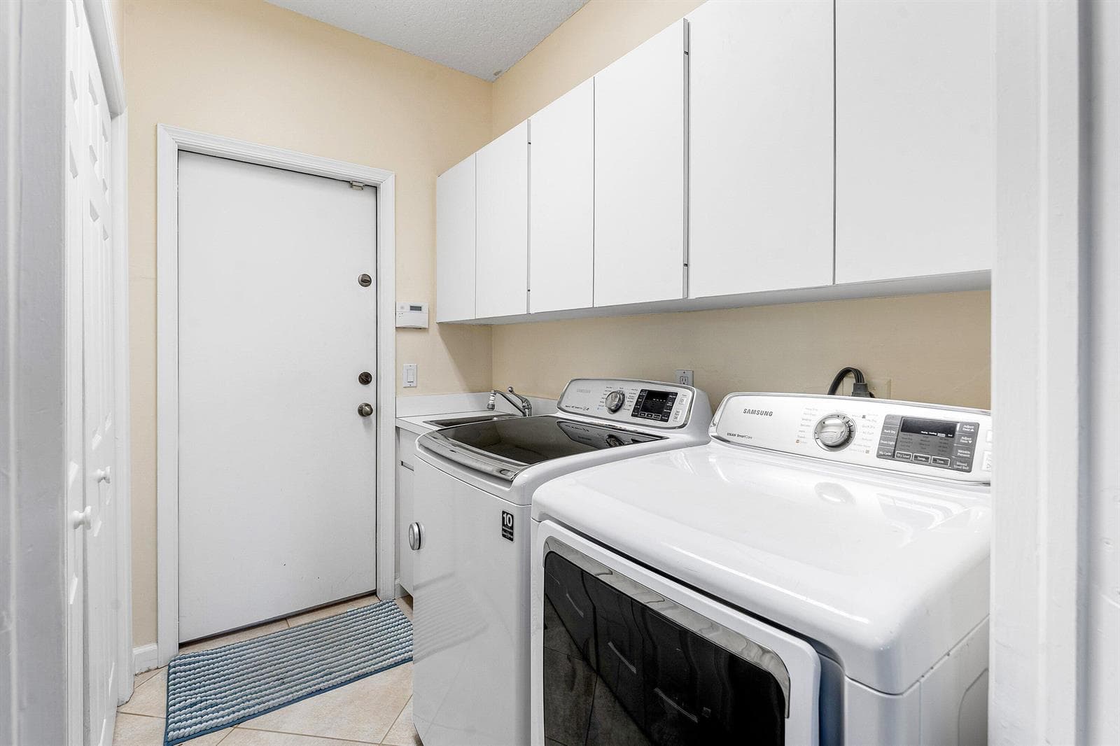 8926 SE North Passage Way photo 12