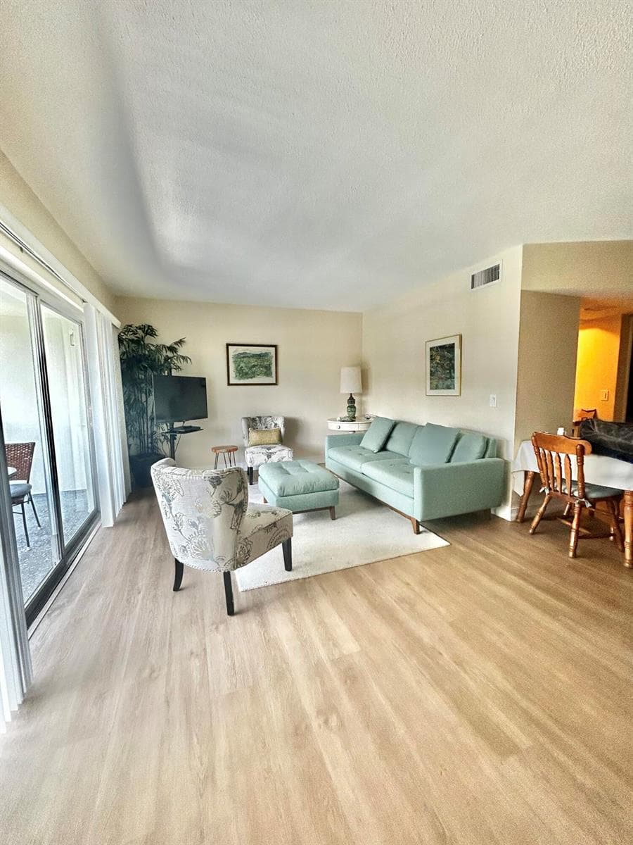 120 Lehane Terrace 309 photo 3