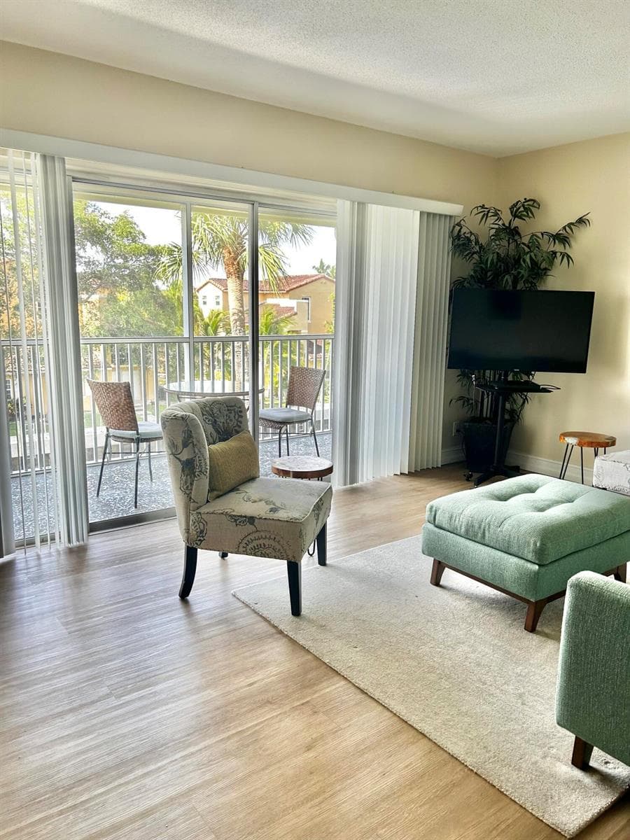 120 Lehane Terrace 309 photo 5