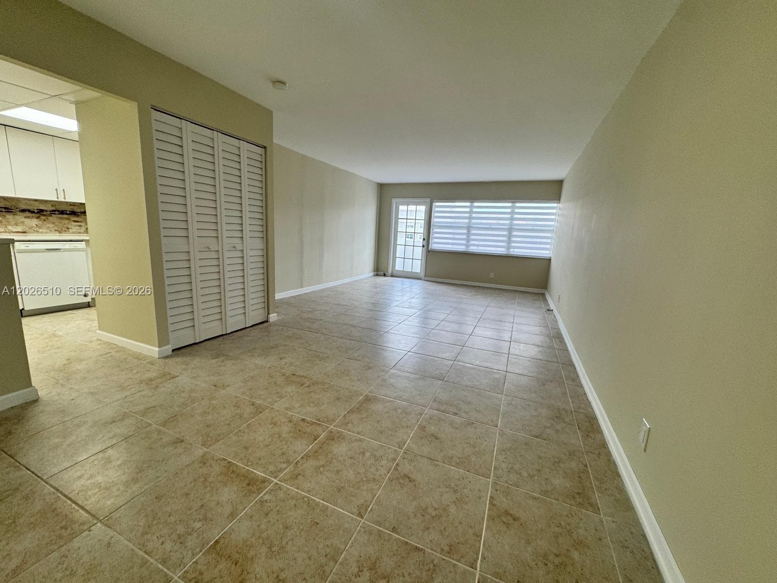 401 Golden Isles Dr 614 photo 4