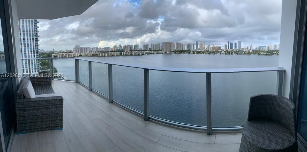 17111 Biscayne Blvd 1109 photo 2