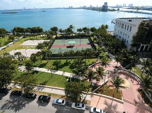 1750 N Bayshore Dr 1612 photo 17