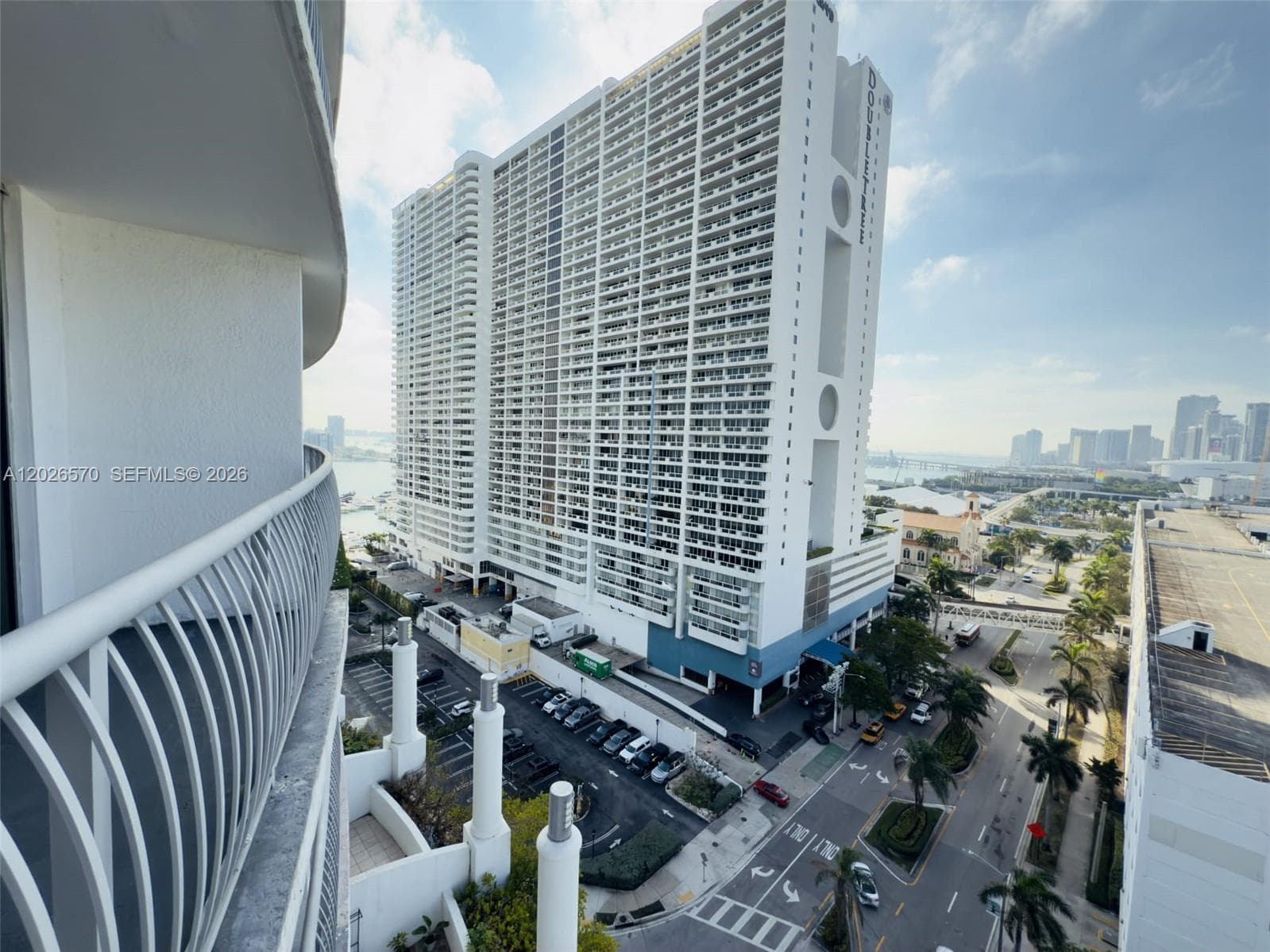 1750 N Bayshore Dr 1612 photo 3