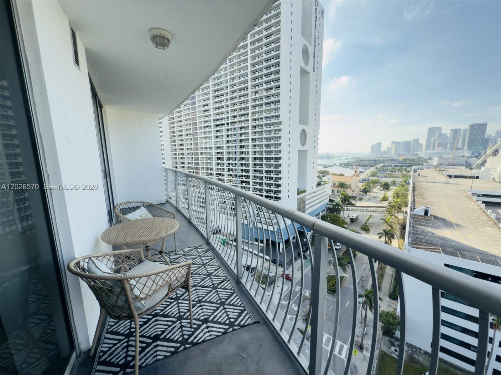 1750 N Bayshore Dr 1612 photo 4