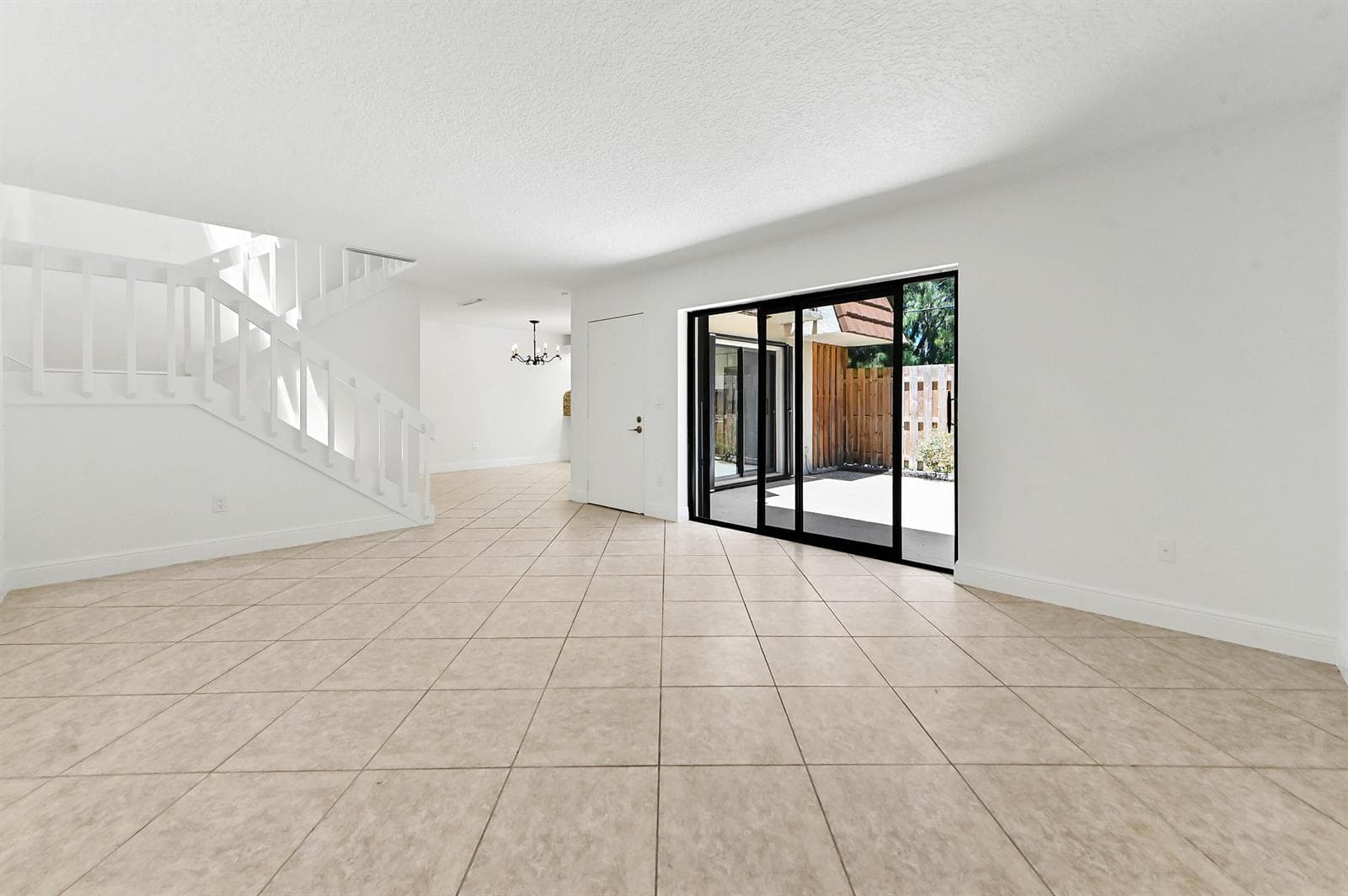 825 Center Street 12a photo 6