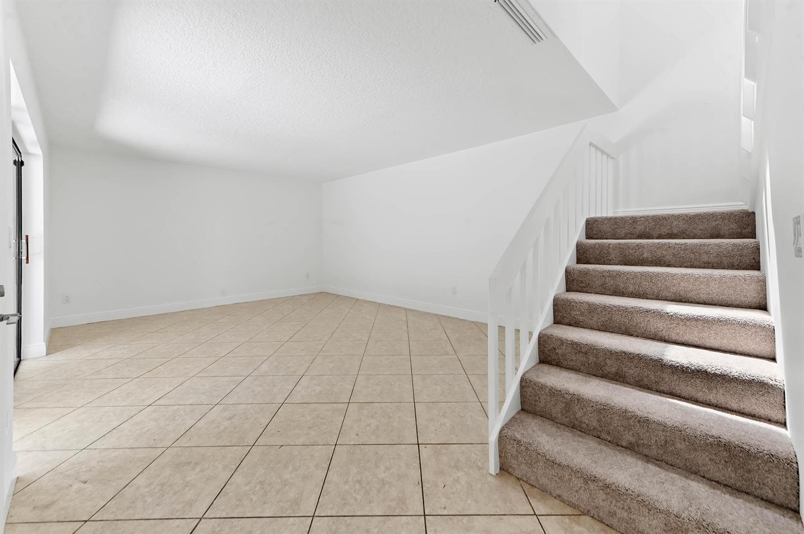 825 Center Street 12a photo 13