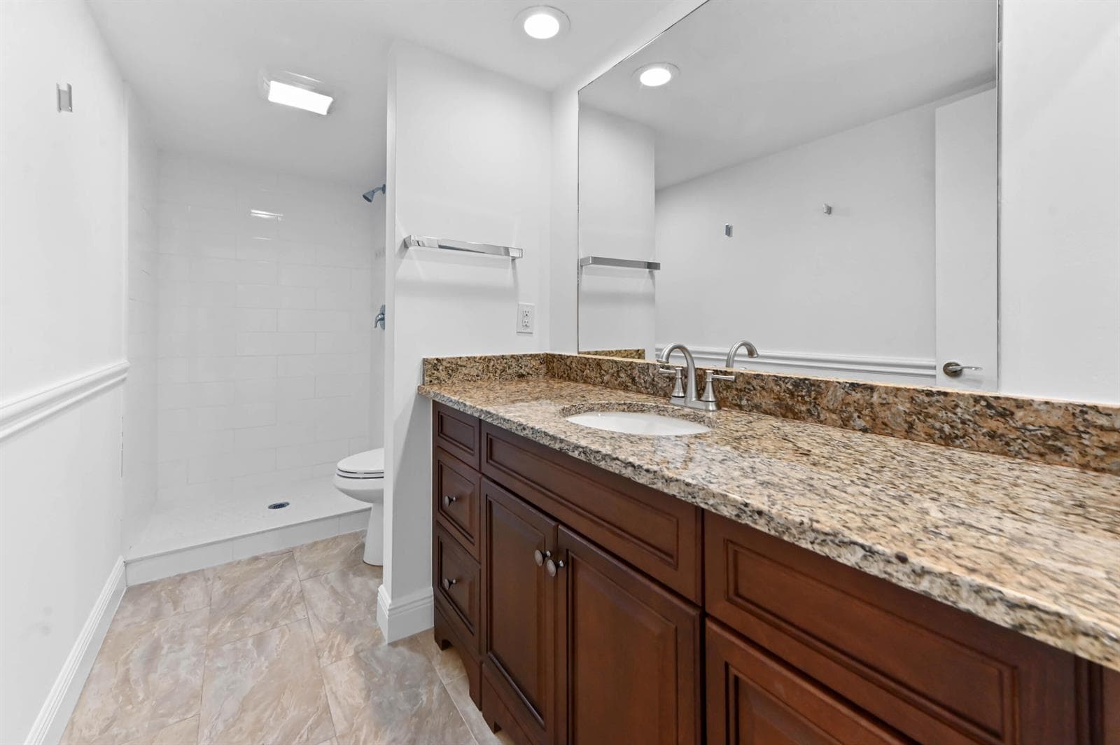 825 Center Street 12a photo 17