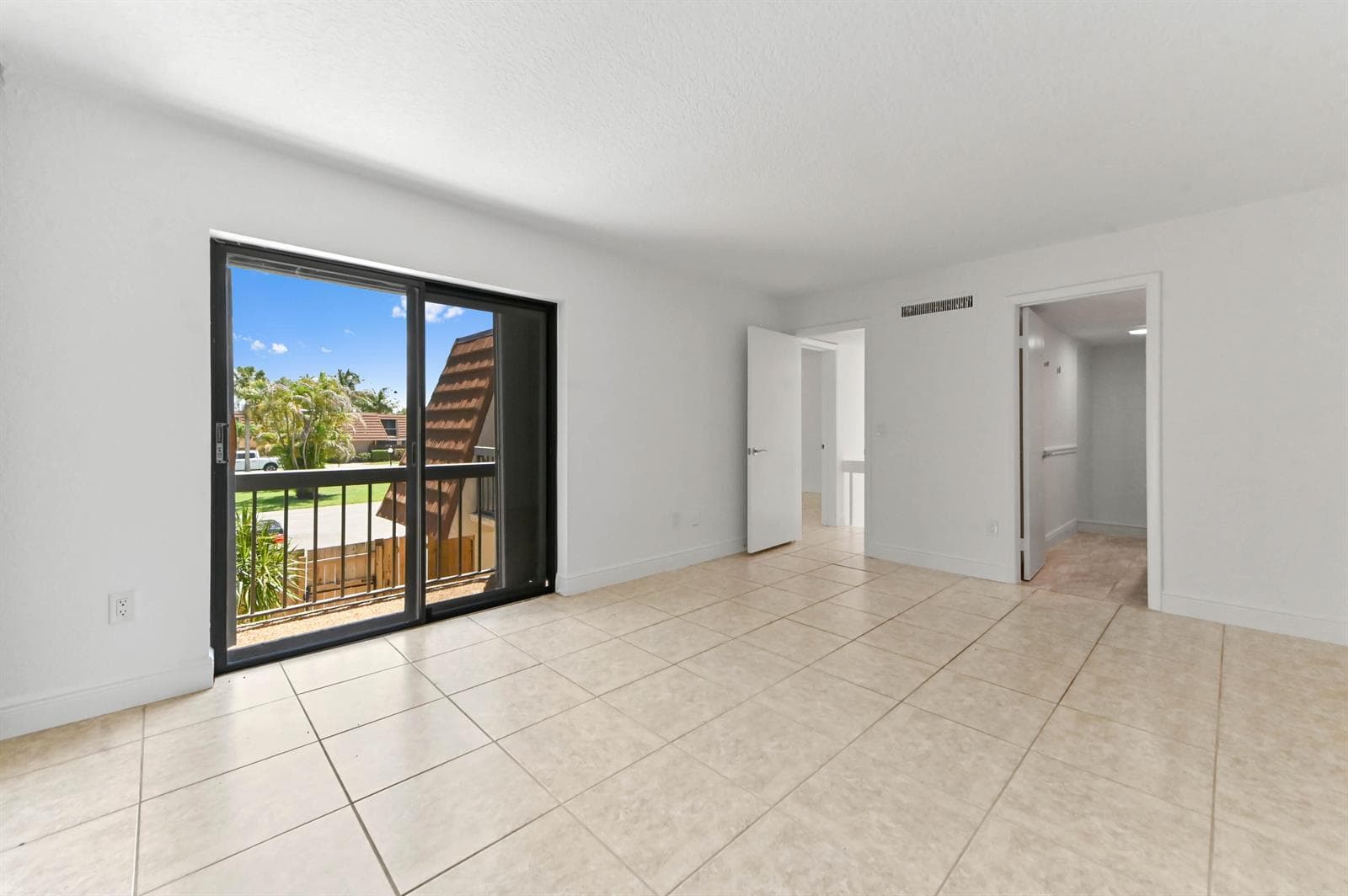 825 Center Street 12a photo 16